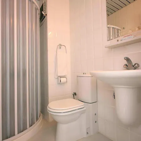 Emelce Apartahotel 3*