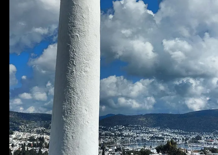 Emelce Aparthotel 3*